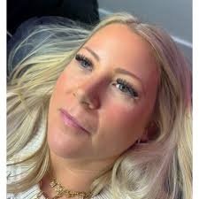 Local salon owner offers lash extensions and spray tans