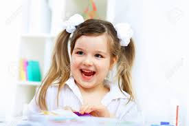 Studiengänge nc inhalte berufe gehaltsaussichten besten unis im vergleich | mit & ohne abi. Kleines Madchen Zeichnen Und Studium Zu Hause Lizenzfreie Fotos Bilder Und Stock Fotografie Image 14731260