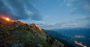 Das land tirol, nachdem bei einem treffen in bozen gelobten die tiroler landstände rund um den stamser abt sebastian stöckl, das land dem. Herz Jesu Feuer In Sudtirol Tradition Brauchtum Kultur In Sudtirol