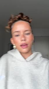 Claire Mattern's Instagram, Twitter & Facebook