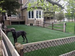 Easyturf Installation Done In Chicago By Platinum Pools Www Easyturf Com L Outdoor Living L Artificial Turf Avec Images Cloture Pour Chien Maison Pour Chien Enclos Chien