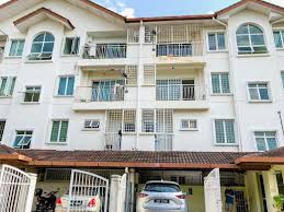 In its early days, the village had 50 houses and all were built from scratch because the british only provided empty plots of land. Taman Sungai Besi Indah Seri Kembangan For Rent Property Rentals On Carousell