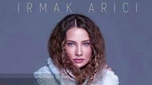 Irmak arici trafi̇kte sürücü i̇le tartişti umursamaz tavırlarıyla dikkat çeken arıcı, daha sonra olay yerinden ayrıldı. Irmak Arici Guya Sina Mohseni Remix Youtube