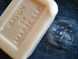 Il est normal que lorsqu'on cuisine ou que l'on mange, on se tache avec de la graisse ou de l'huile, qui sont des matières très difficiles à éliminer. Recipes Conseil Enlever Une Tache De Graisse Sur Un Vetement Contenu