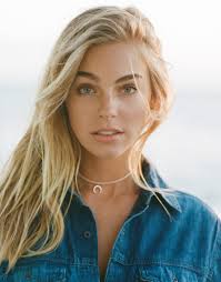 Photo of fashion model Elizabeth Turner