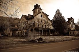 Abandoned Mansion In Grand Rapids Michigan Real Haunted Houses Creepy Houses Old Abandoned Houses