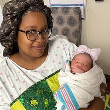 Dee Willis's Instagram, Twitter & Facebook