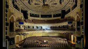 It is maintained by the free state of saxony, hence its name. Staatsschauspiel Dresden Die Zuschauer Youtube