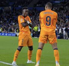 Fabrizio Romano - ⚪️🫂 Vinicius Jr scores the first penalty... | Facebook
