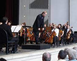 Kovács lászló őrnagy, az egykori eger helyőrségi zenekar volt karmesterének múlhatatlan érdemei voltak a az est műsorvezetője molnár jános őrnagy, a légierő zenekar szolnok karmestere volt. Kovacs Laszlo Karmester Wikipedia