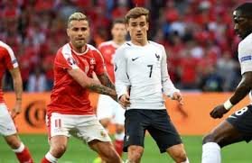 La suisse a toutefois confisqué le ballon pour aller décrocher cette place en huitième de finale. Euro 2016 France Suisse Les Bleus Maladroits Mais Premiers Football 365