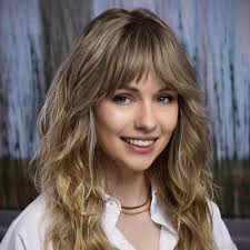 Linda Benes's Instagram, Twitter & Facebook