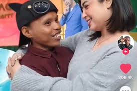 Berpelukan dengan Dewi Persik, Warganet: Menang Banyak Lord Haris