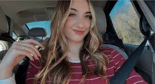 Taryn Lawrence's Instagram, Twitter & Facebook