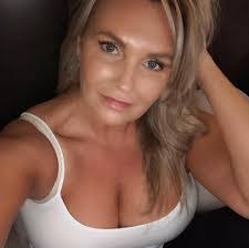 Bonnie Bragg's Instagram, Twitter & Facebook