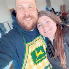 🥰😍#larsonfarms #hauling #cleaningout #nicepeter #379peterbilt