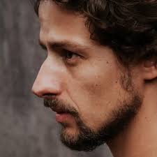 Perfil para 2025. Um novo William quase. Fotos do amigo @joseestevam.art