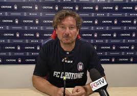 Giovanni stroppa, allenatore del crotone, ha parlato della sessione invernale di calciomercato: Il Crotone Calcio Si Prepara Al Campionato Di Serie B Stroppa Se Ci Fosse Il Ripescaggio Sara Tutto Di Guadagnato Il Quotidiano Del Sud