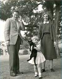 Principesa ana a copilarit in franta. Mm Ll Regele Mihai Regina Ana Si Micuta Margareta Tinand In Brate Pisica Preferata Romanian Royal Family Michael I Of Romania History Of Romania