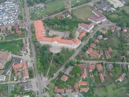 A bíróság most elsőfokon 10 év fegyházbüntetésre ítélte, az ügyészség azonban súlyosításért fellebbezett. A Jaszsag Nagyhatalmu Fideszes Ura Hogy Lett Erinthetetlen Pocs Janos Magyar Narancs