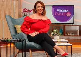 Para este dia especial, a apresentadora do formato, tânia ribas de oliveira escolheu um look em tons castanho. Tania Ribas De Oliveira Dispara Apos Comentario Absurdo