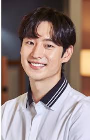 Lee je hoon played a gloomy character in where stars land , but did you know that he loved to style chae soo bin's hair behind the scenes? Lee Je Hoon Opens Up About His Love Of Cinema Talks About His Career Kdramastars