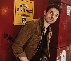 Halit özgür sarı kaç yaşında ve nereli? Kardeslerim In Kadir I Halit Ozgur Sari Bakin Kac Yasindaymis