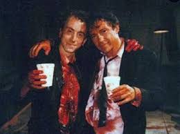 Mr Orange Y Mr White Tomando Un Cafe Despues De Un Largo Dia De Trabajo En Perros De Reserva Reservoir Dogs Tim Roth Famous Movies