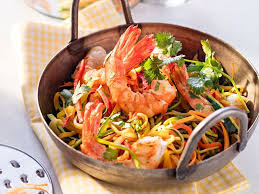 Decouvrez La Recette Wok De Crevettes Aux Legumes Sur Cuisineactuelle Fr Recettes Wok Cuisine Au Wok Recettes De Cuisine