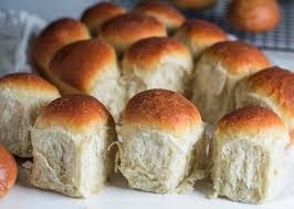 This sourdough hokkaido milk bread with tangzhong combines two of my favorite bread techniques, using sourdough starter to leaven bread, and using the tangzhong method, which involves creating a roux of flour and water. 0ns Vkeyl19zxm