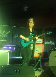 US guitarist Jennifer Batten teaches students in Beijing