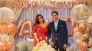 أكدت ياسمين صبري أنها تشعر بالندم لأنها اعتذرت عن المشاركة في مسلسل جراند أوتيل الذي يضم مجموعة كبيرة من صناع مسلسل طريقي الذي ظهرت فيه العام الماضي. Ø¨Ø§Ù„ØµÙˆØ± Ù‡ÙƒØ°Ø§ Ø§Ø­ØªÙÙ„Øª ÙŠØ§Ø³Ù…ÙŠÙ† ØµØ¨Ø±ÙŠ ÙˆØ£Ø¨Ùˆ Ù‡Ø´ÙŠÙ…Ø© Ø¨Ø¹ÙŠØ¯ Ø§Ù„Ø­Ø¨ Ø§Ù„Ø¬Ù…Ø§Ù„ Ù†Øª