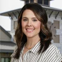 Amanda Bustos's Instagram, Twitter & Facebook