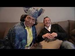 Tante es ontvangt deze uitzending jochem myjer! Tante Es Op Bezoek Bij Najib Amhali Raymann Youtube
