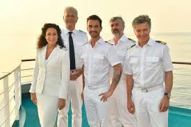 „ja, wir haben den vertrag verlängert und freuen uns auf die weitere zusammenarbeit. Florian Silbereisen Corona Schock Auf Dem Traumschiff Schlager De