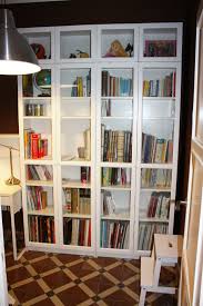 Biblioteca Muebles Y Lampara De Ikea En Blanco Y Metal Escalera Bekvam Escritorio Billy Con Puertas De Vidri Puertas De Vidrio Muebles Mueble Escritorio