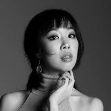 Sarah Miracle's Instagram, Twitter & Facebook