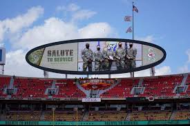Salute to service, a radio show for active military, vets, first responders. Nfl Honors The Real Warriors With A Salute To Service Military Com