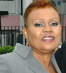 Lenora Saunders's Instagram, Twitter & Facebook