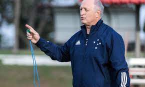 A pressa pelo anúncio de felipão se dá pelo péssimo momento na temporada e os próximos desafios. Apos Consenso Felipao Antecipa Saida Do Cruzeiro