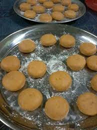 1) ½ bungkus tepung pulut 2) 8 helai daun pandan (kisar dan perah muka surat 29 dari 104. Kuali Mama Resepi Cucur Badak Sukatan Cawan Cucur Facebook