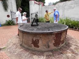 To the personal comfort of the princess the sultan also orders a special well to be dug. The Hang Li Po Well à¸£ à¸›à¸– à¸²à¸¢à¸‚à¸­à¸‡ Hang Li Po Well à¸¡à¸°à¸¥à¸°à¸à¸² Tripadvisor