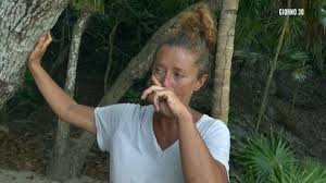 La storia di valentina persia è tutta da scoprire: Mi Rode Il C Non Voglio Isola Dei Famosi Valentina Persia Scoppia A Piangere Davanti A Tutti Mammaraccontati