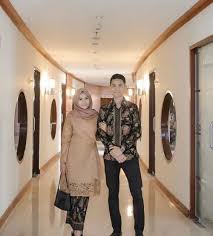 Brokat kombinasi warna gold dan maroon : 100 Model Gamis Batik Kombinasi Brokat Terbaru Modern Dan Kekinian Wikipie Co Id