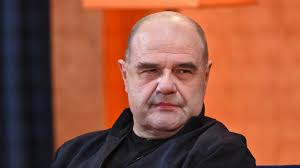 Cezary żak o zarobkach w serialu ranczo. Cezary Zak Przeszedl Metamorfoze Aktor Rancza Zapuscil Brode Foto Radio Zet
