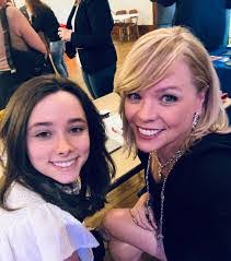 Wendy Schlueter's Instagram, Twitter & Facebook