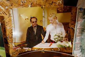 Билетерша оказалась подружкой ее мамы, и она провела ольгу на концерт. Leonid Bortkevich Ya Lyubil Vseh Svoih Zhen No Odnu Bolshe Vseh Ex Press By