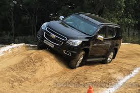 See more ideas about trailblazer, chevy trailblazer, chevrolet trailblazer. Chevrolet Trailblazer Vs Fortuner Vs Santa Fe Comparo