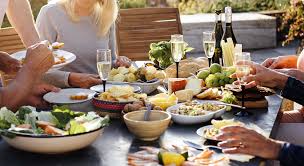 Queste ricette sapranno ispirarvi per una cena light ed equilibrata da completare magari con una ananas, tacchino e more, crema fredda di carote e piselli, spiedi di riso e carpaccio, vermut frappè. Pranzo Di Ferragosto Le Ricette Fresche Aia Food
