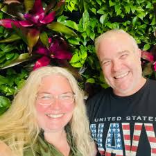 Where can I get a great Greek salad in Lakeland?